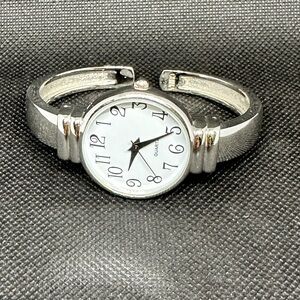 Quartz Watch Silver Hard Bracelet Style Band